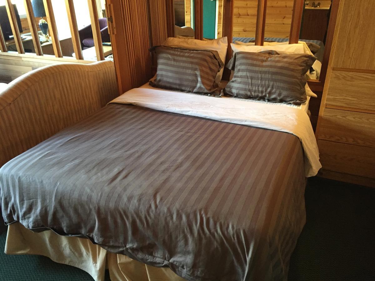 Falcon Lake Hotel Esterno foto