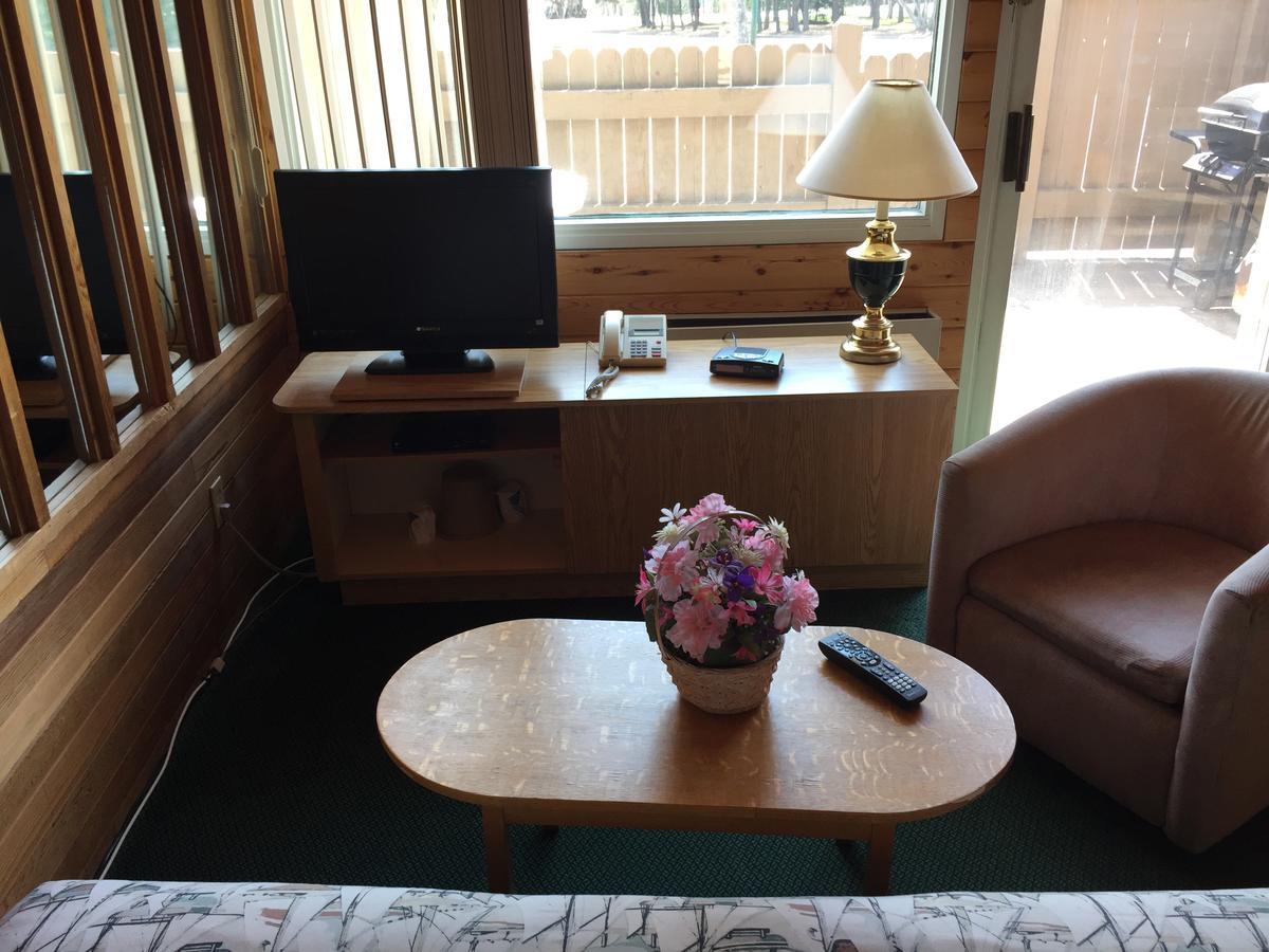 Falcon Lake Hotel Esterno foto