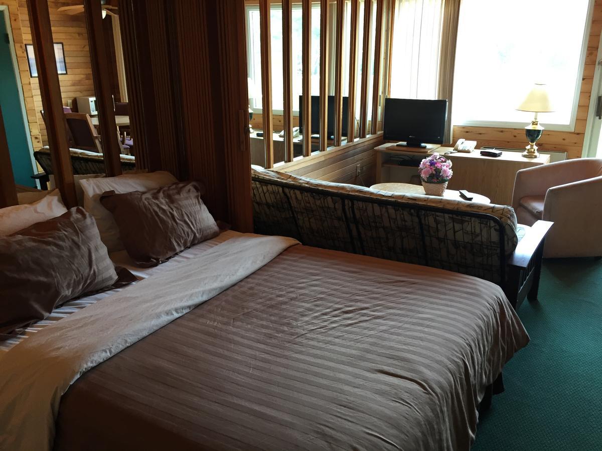 Falcon Lake Hotel Esterno foto