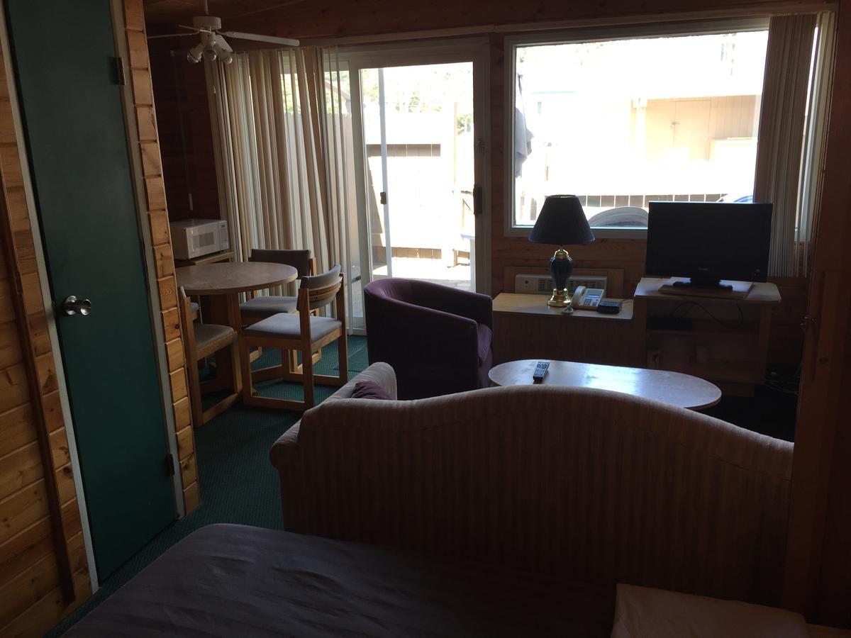 Falcon Lake Hotel Esterno foto
