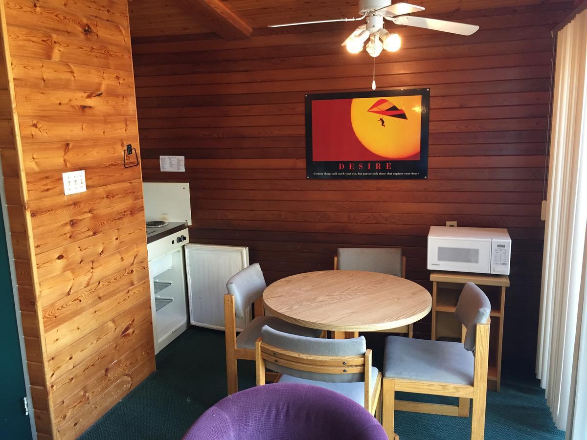 Falcon Lake Hotel Esterno foto