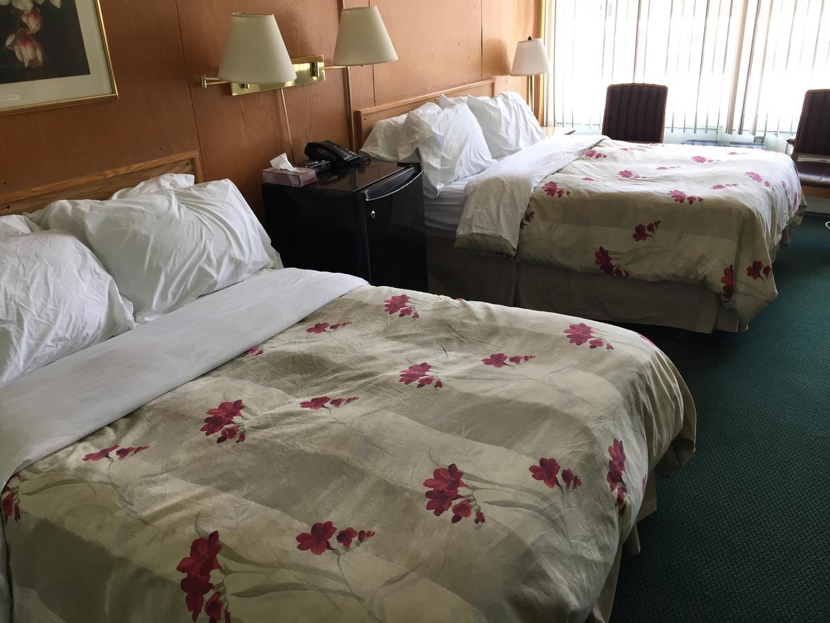 Falcon Lake Hotel Esterno foto