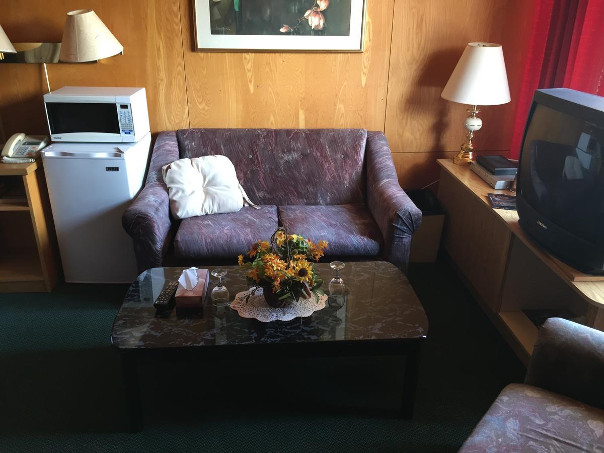 Falcon Lake Hotel Esterno foto