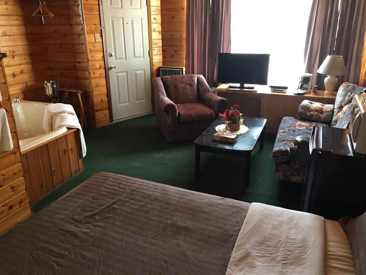 Falcon Lake Hotel Esterno foto