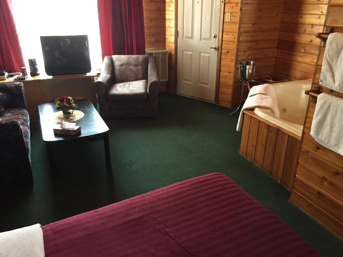 Falcon Lake Hotel Esterno foto