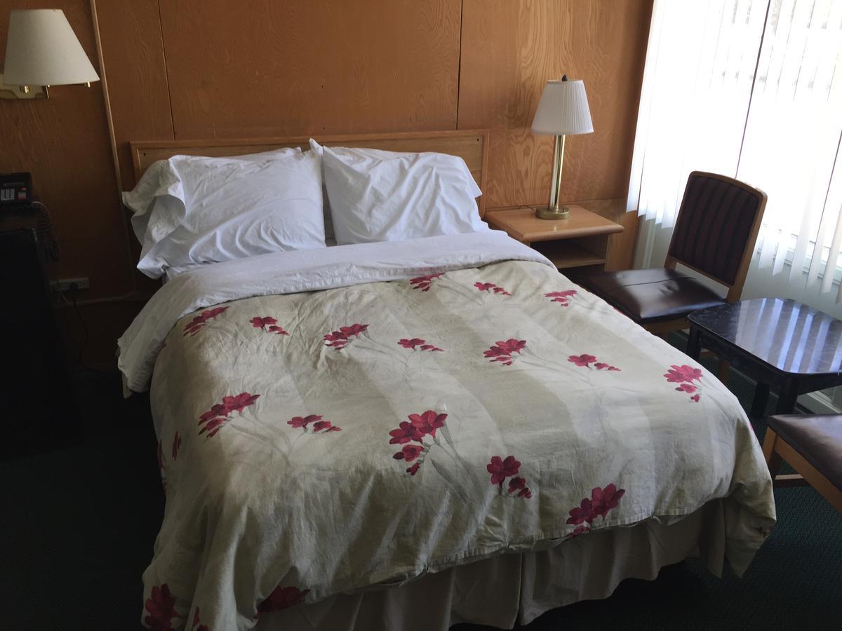 Falcon Lake Hotel Esterno foto
