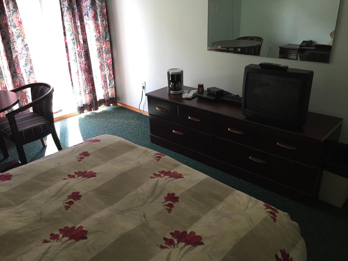 Falcon Lake Hotel Esterno foto