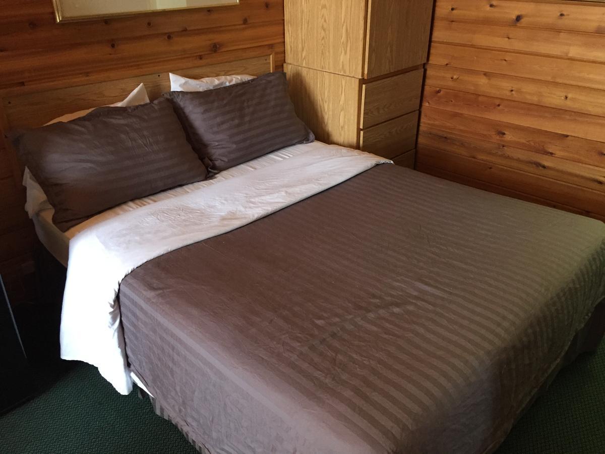 Falcon Lake Hotel Esterno foto
