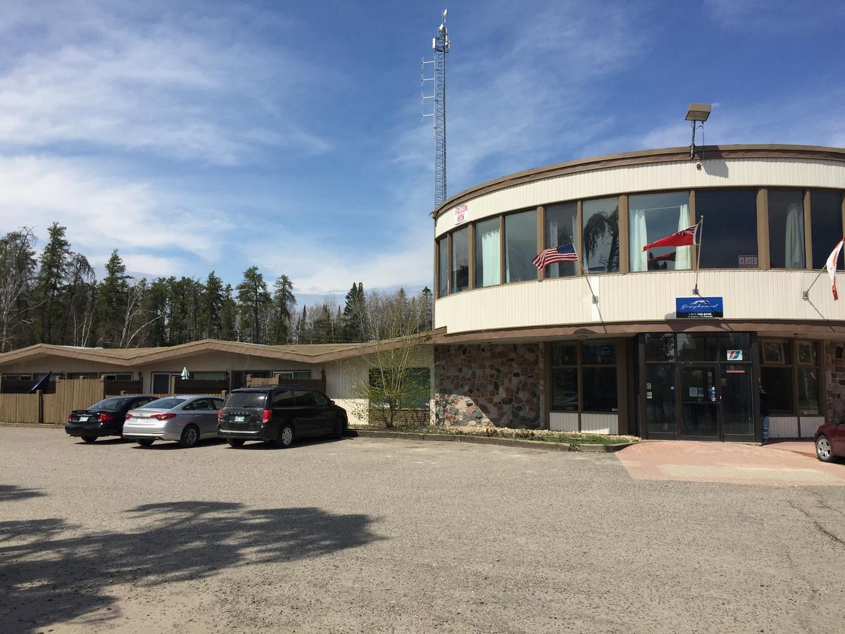 Falcon Lake Hotel Esterno foto